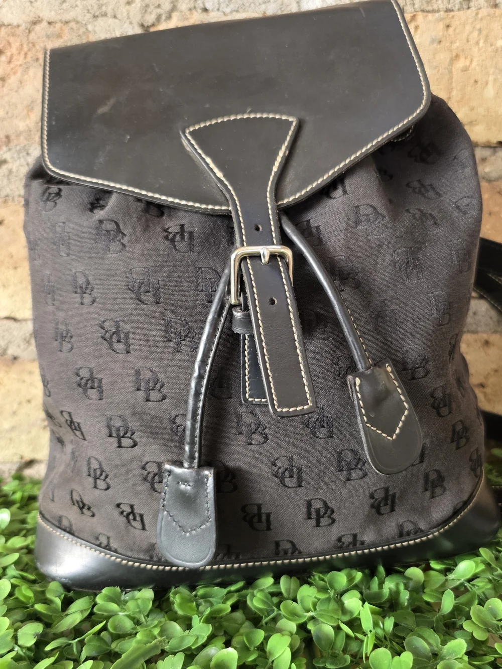Dooney & Bourke 🖤​classic vintage